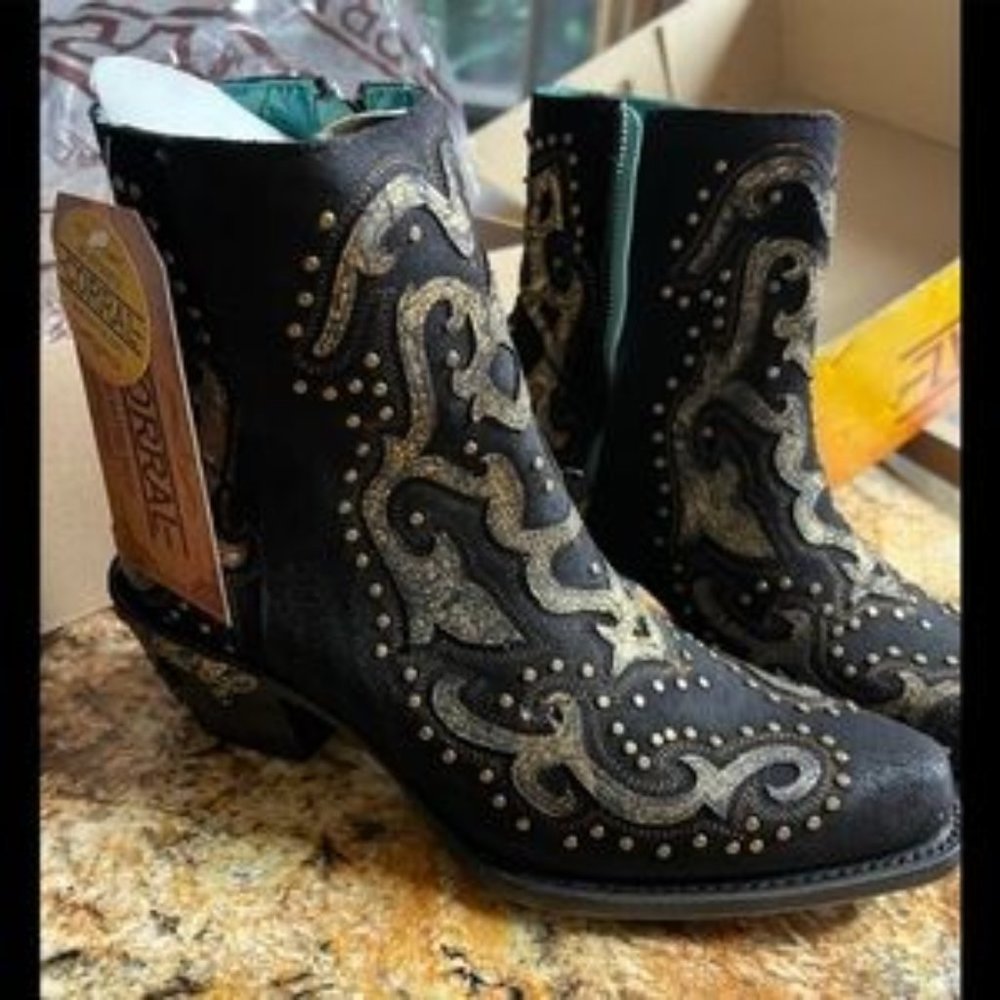 Corral black & gold studded , hand made , all leather boots size 7 NEW w box
